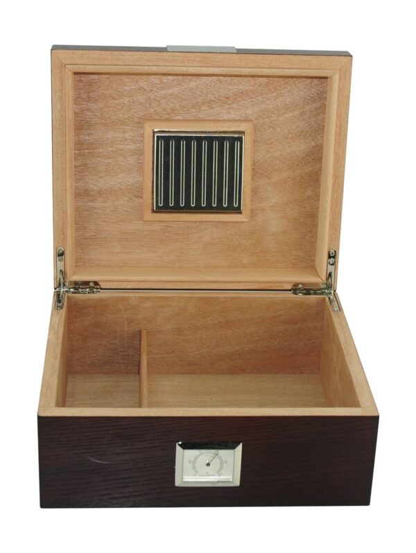 25 CT Antique Humidor crop 1 914x1214 1