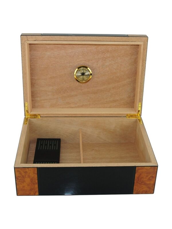 50 CT Wooden Humidor 3 crop 1 914x1214 1